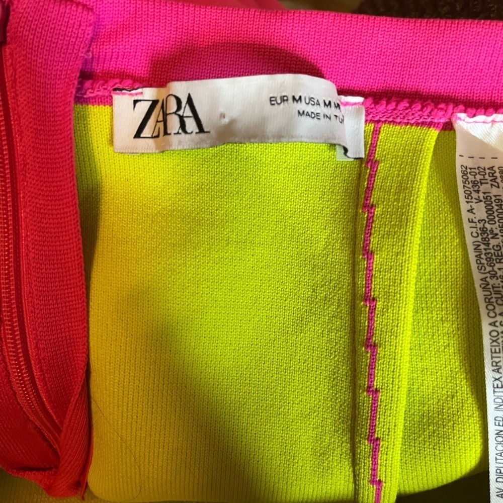 Zara Vibrant Pink Knit Women's Skirt Neon Yellow Inside medium mini - Picture 2 of 8